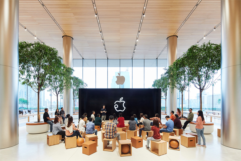 Apple Iconsiam’ın içeriden görünümü.