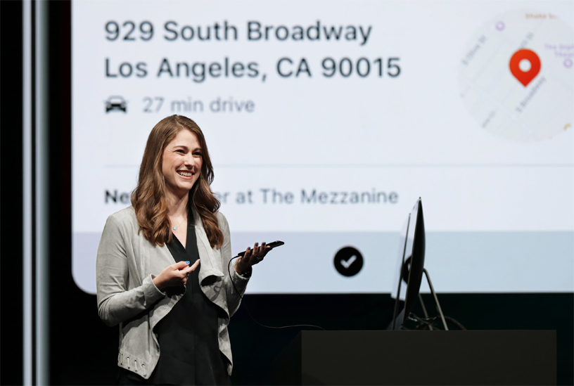 Kimberly Beverett WWDC 2018’de Siri Kısayolları’nı gösteriyor.