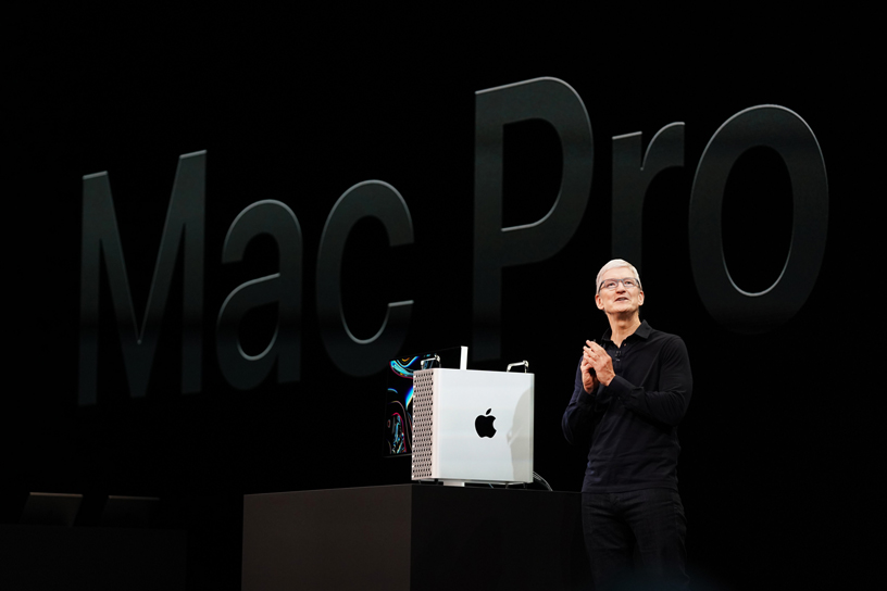 WWDC 2019 행사 무대에 등장한 완전히 새로워진 Mac Pro.