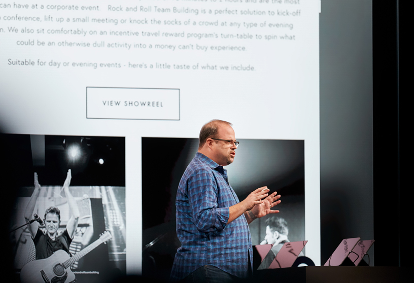 WWDC 2019 행사 무대에 선 토비 패터슨 (Toby Paterson).