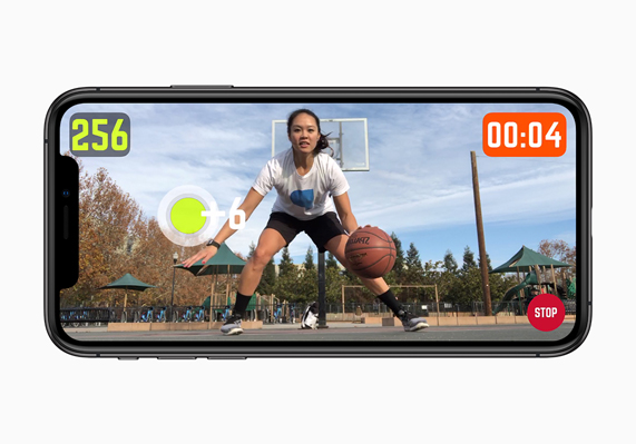iPhone XS ekranında HomeCourt’tan bir video.