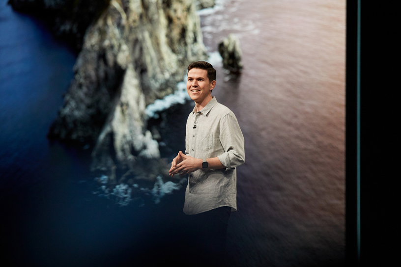 WWDC 2019 행사 무대에 선 롭 챗필드 (Rob Chatfield).