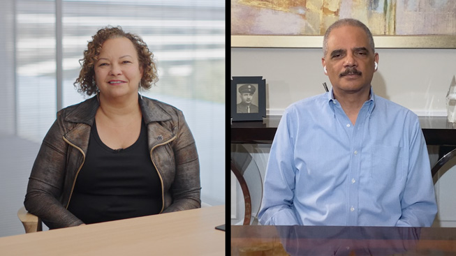 Apple’dan Lisa Jackson ve eski ABD Adalet Bakanı Eric Holder.