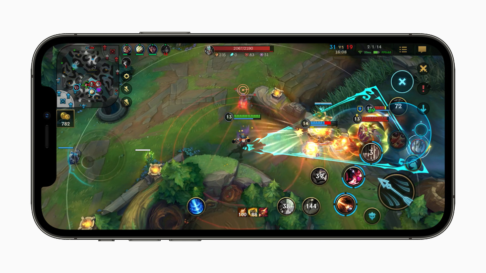 iPhone 12 Pro’da “League of Legends: Wild Rift” oyunu gösteriliyor.