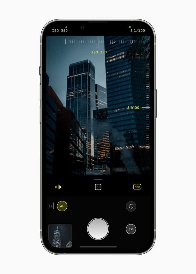 Halide Mark II op iPhone 13 Pro in zilver.