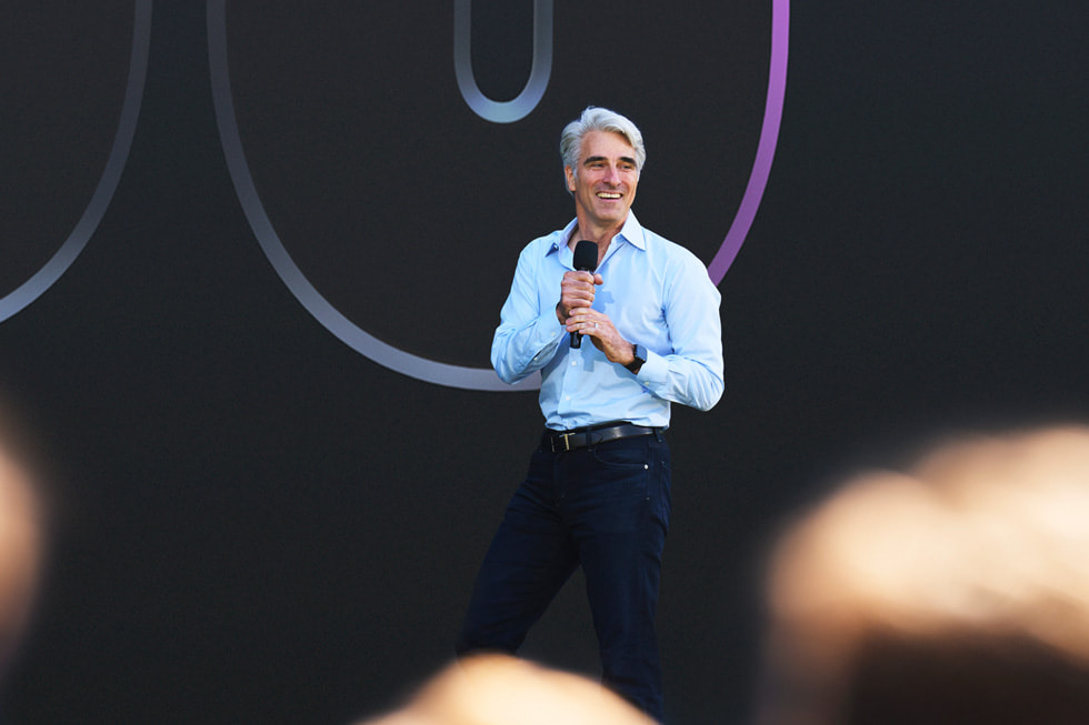 Craig Federighi ønsker utviklere velkommen til WWDC22.