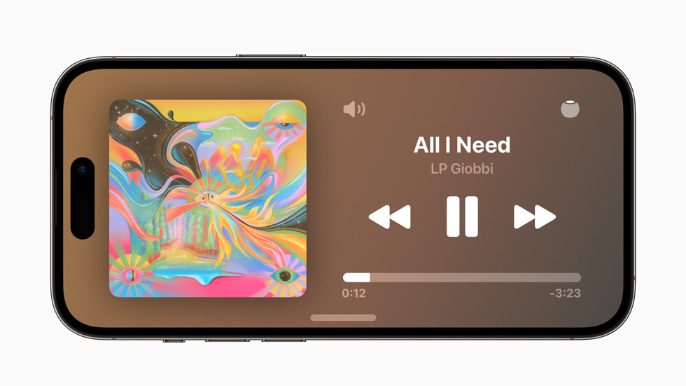 iPhone 14 Pro ekranında iOS 17’deki Beklemede deneyimi ile LP Giobbi’den “All I Need” adlı şarkının çaldığı gösteriliyor.