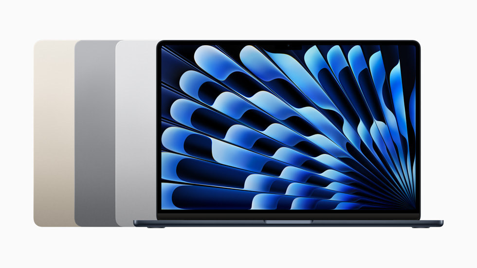 Snímek 15palcového MacBooku Air ve čtyřech barvách, konkrétně hvězdně bílé, vesmírně šedé, stříbrné a temně inkoustové.