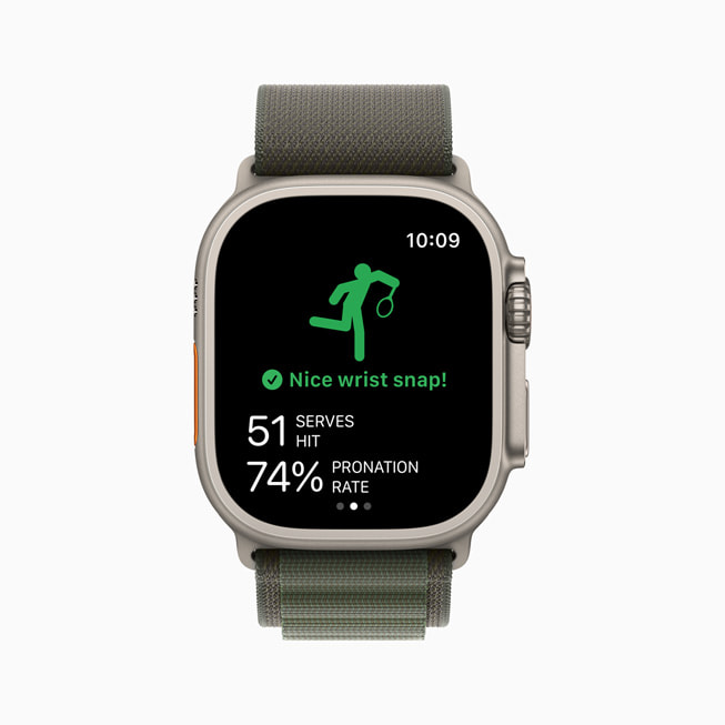 Apple Watch Ultra’daki SwingVision uygulamasında servis atarken oluşan dönme hareketi gösteriliyor. 
