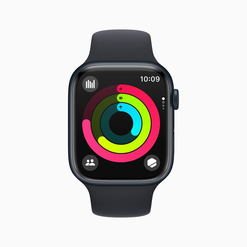 Apple Watch Series 8’de Aktivite uygulaması gösteriliyor.