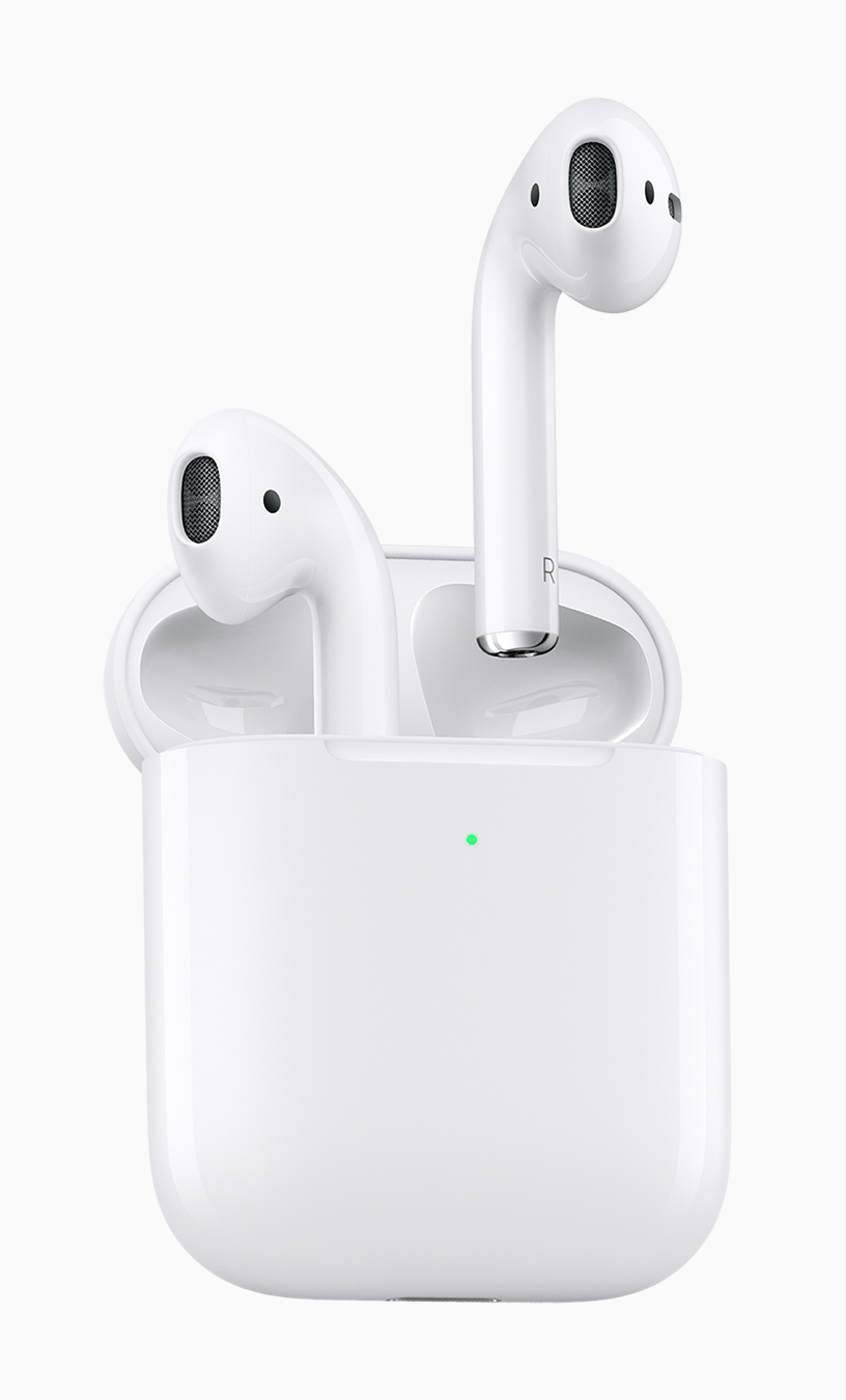 충전 케이스에 들어있는 AirPods