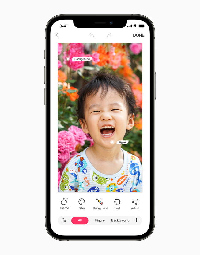 iPhone 12 Pro 上的相片，正展示《馬卡龍玩圖》上的編輯工具。
