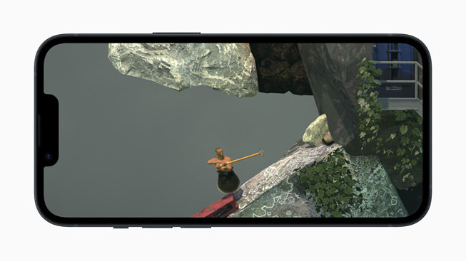 iPhone 14’te Getting Over It+ oyununda bir oyuncuyu kazana sıkışmış halde dağa tırmanırken gösteren bir görsel.
