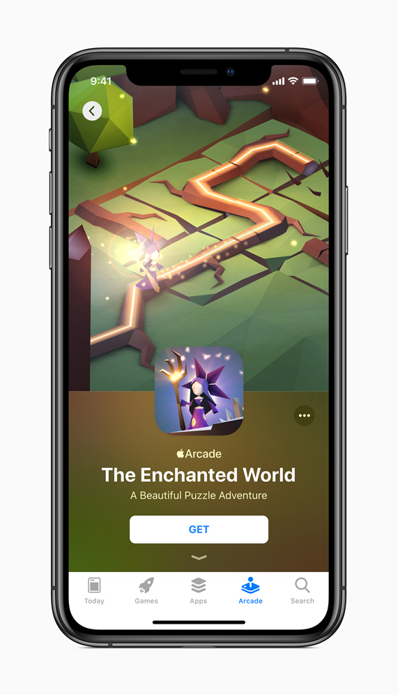 “The Enchanted World” App Store sayfasını gösteren bir iPhone.
