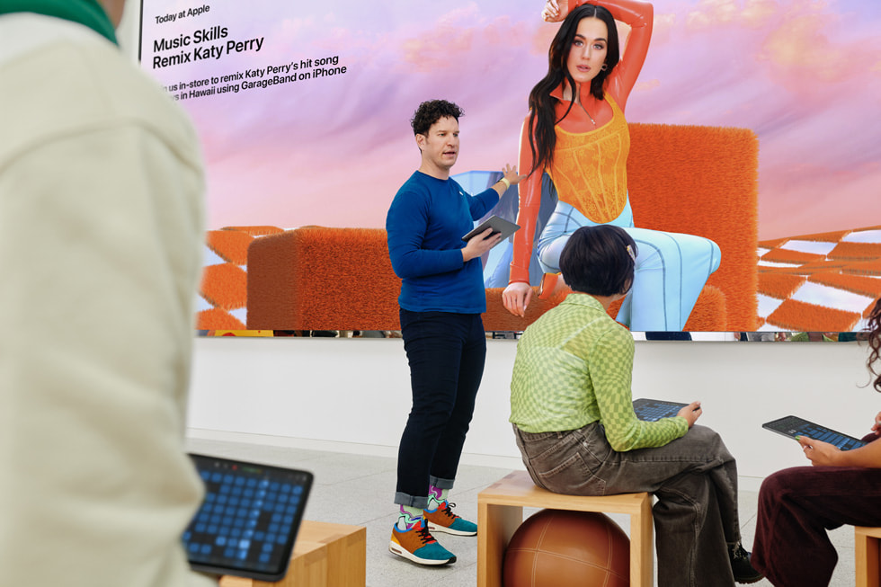 Apple The Grove'un içinde Today at Apple etkinliği Müziği Keşfedin: Katy Perry’yi Remiksleyin.