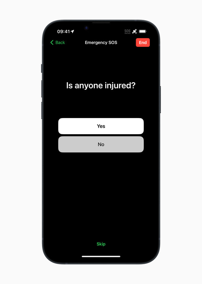 ‘Is iemand gewond?’ Prompt voor korte vragenlijst op iPhone 14 Plus.