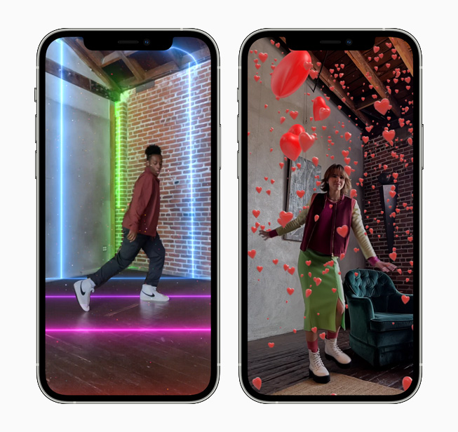 2台の iPhone 12 Pro にそれぞれ表示された、AR空間エフェクトのプリズムとハート