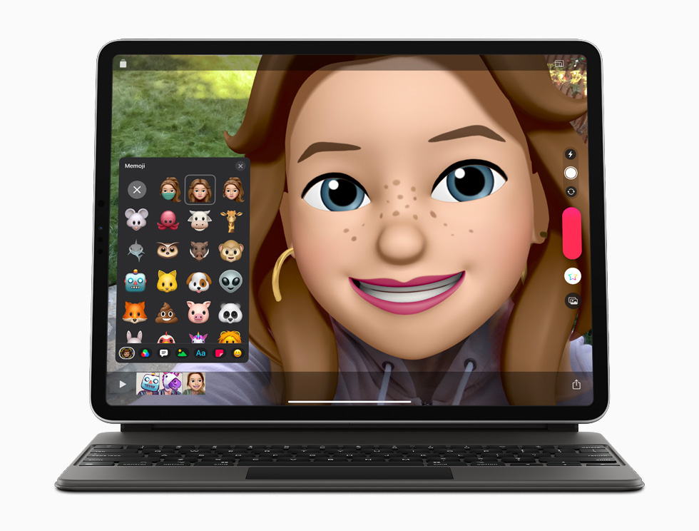 Clips’te oluşturulmuş içerik Magic Keyboard’a sahip iPad Pro’da görüntüleniyor.