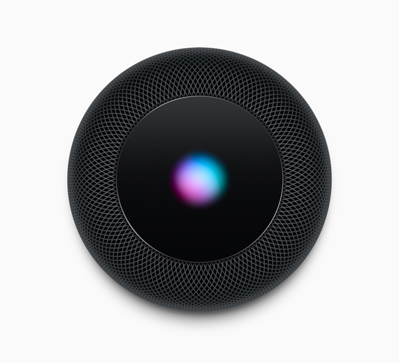 Siyah bir HomePod’un yukarıdan çekilmiş bir fotoğrafı. 