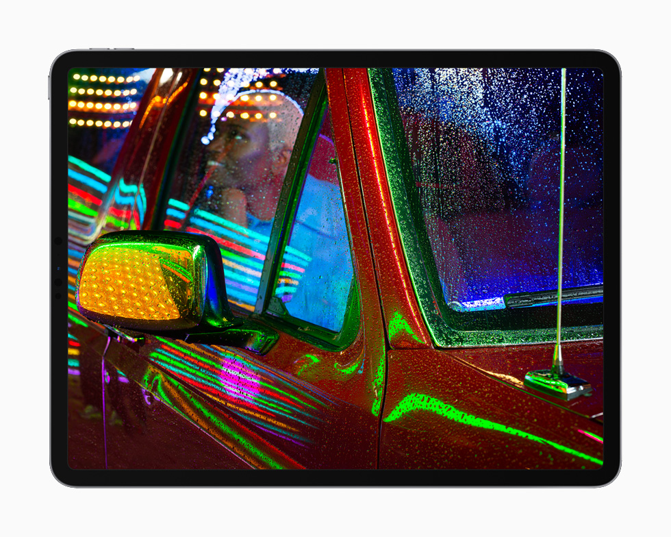 새로운 iPad Pro의 Liquid Retina XDR 디스플레이에 나타난 저조도 사진. 