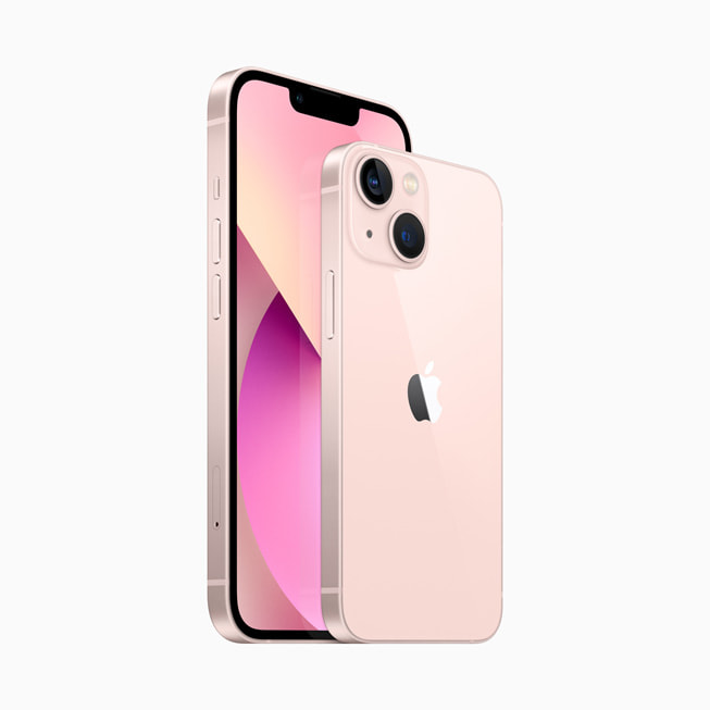 For- og bagsiden af iPhone 13 og iPhone 13 mini vises fra en vinkel.