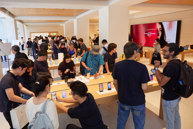 Apple丸の内に来店されたお客様。