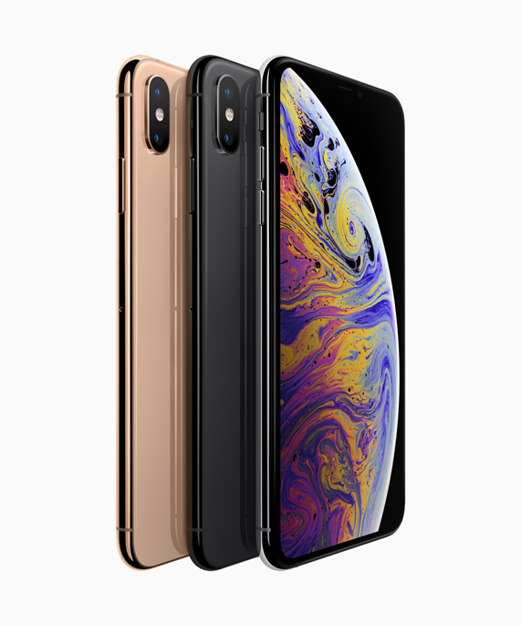 iPhone Xs’teki altın, uzay grisi ve gümüş renk seçenekleri. 