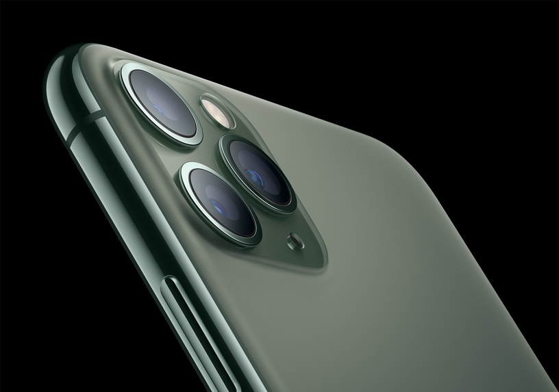 iPhone 11 Pro’nun dokulu mat cam arka kısmı.