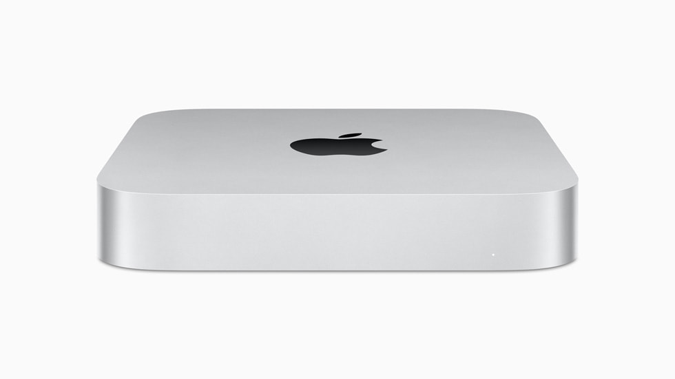Yeni Mac mini gösteriliyor.