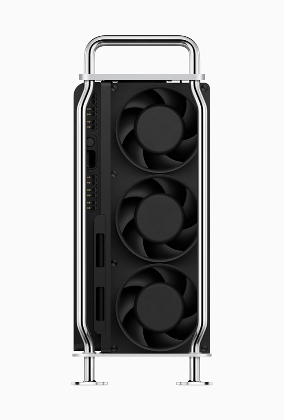 Mac Pro’nun alüminyum kasasındaki çapraz ızgara deseni.