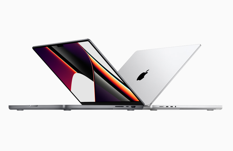 MacBook Pro, yeni M1 Pro ve M1 Max çiplerle birlikte gösteriliyor.