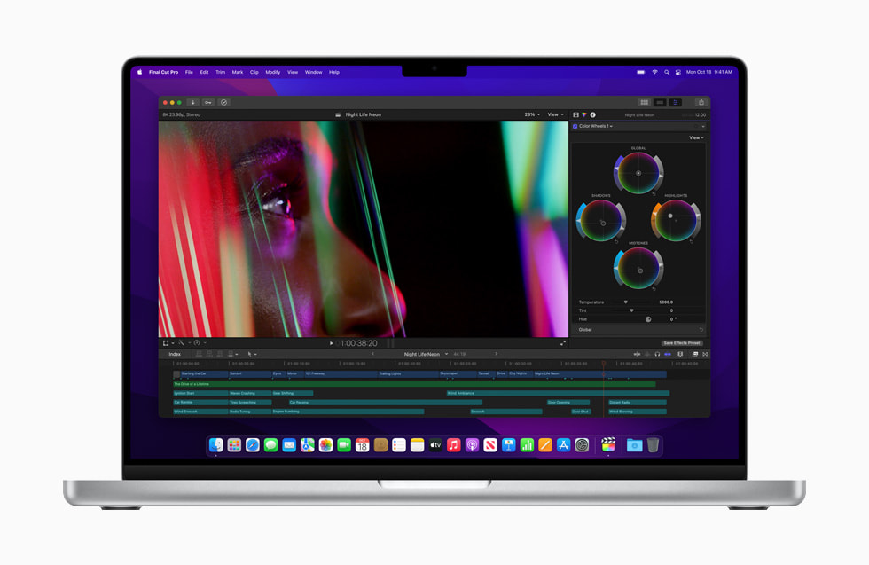 Final Cut Pro açık bir MacBook Pro gösteriliyor.