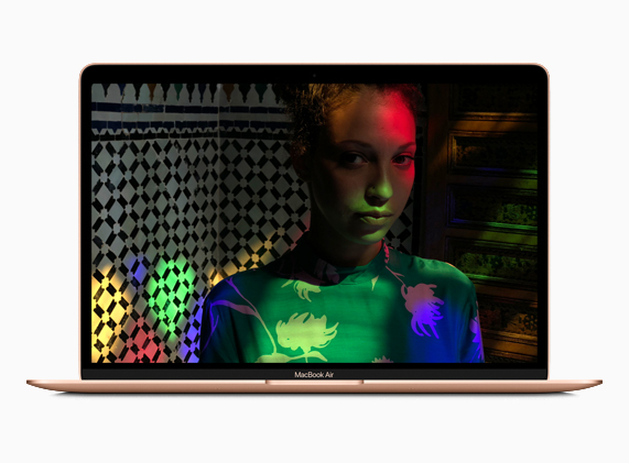 Yeni MacBook Air, 4 milyonun üzerinde piksele sahip Retina ekranla sunuluyor.