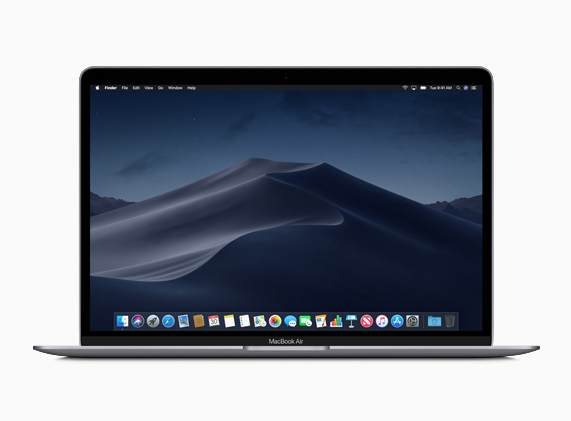 Ekranı macOS Mojave Koyu Mod ile gösterilen MacBook Air.