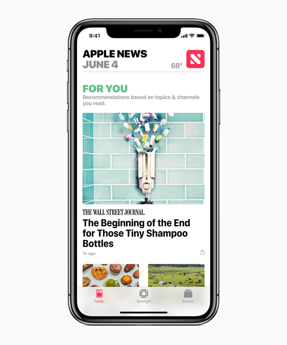 Sizin İçin önerilerinin bulunduğu Apple News uygulamasını gösteren iPhone X.