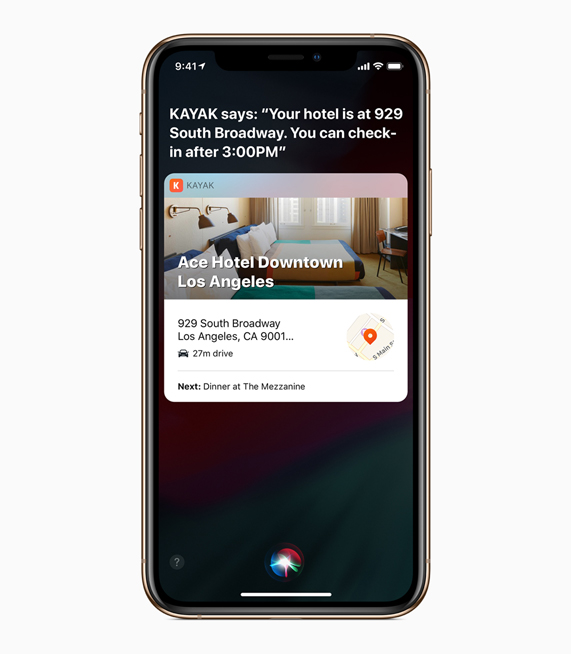 Yaklaşan bir otel rezervasyonunu gösteren Siri Kestirmeleri ekranı.