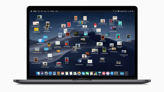Bir MacBook Pro masaüstü bilgisayarda dosyaları gruplar halinde toplayan Belge Grupları.
