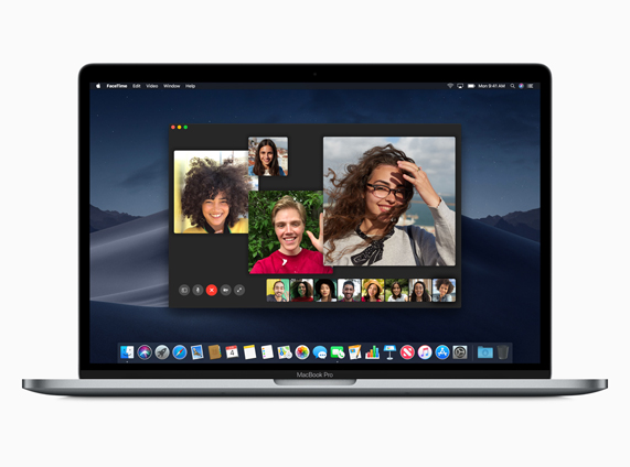 MacBook ekranında Çok yönlü FaceTime uygulamasının demosu