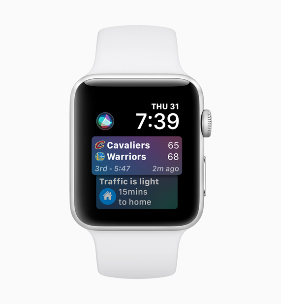 Siri spor yazılımı arayüzünü gösteren Apple Watch