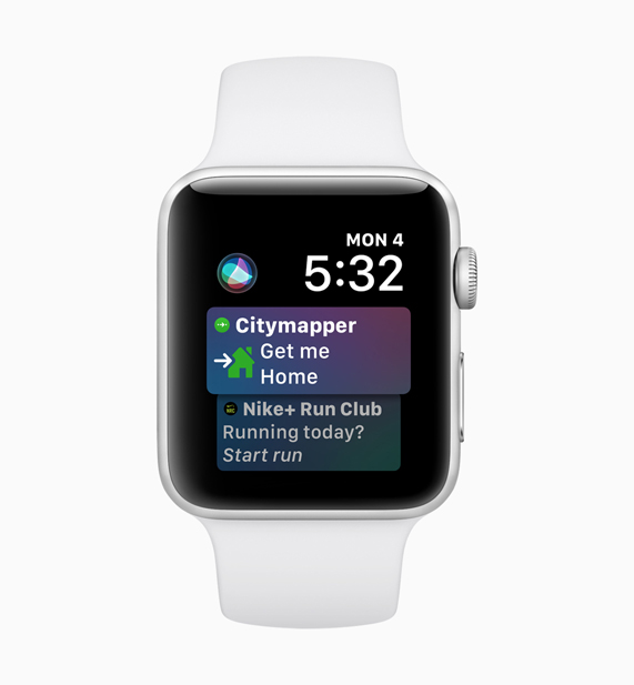 Siri Citymapper ve Nike+ Run Club ekranlarını gösteren Apple Watch.