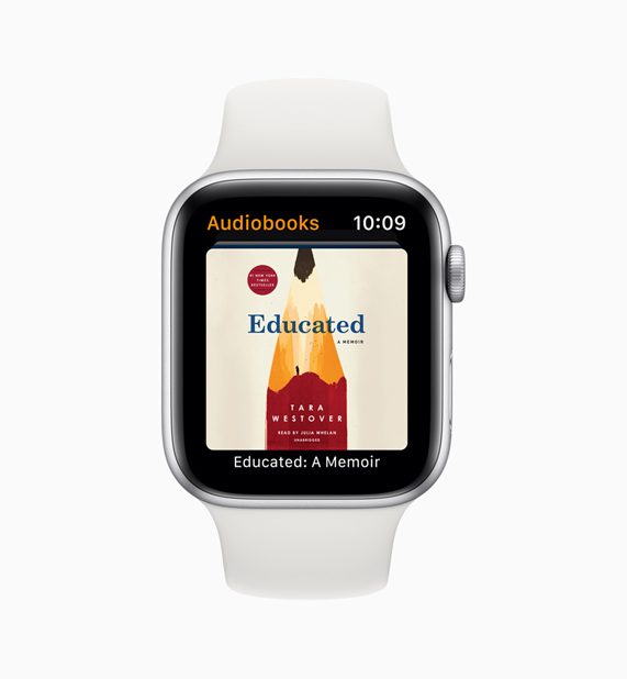 Audiobooks uygulaması ile beyaz Apple Watch.