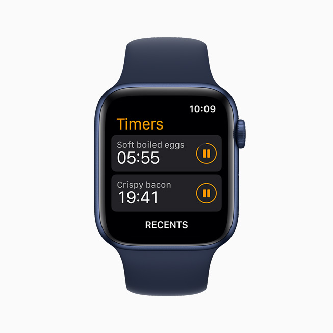 Apple Watch Series 6 ekranında özelleştirilmiş sayaçlar gösteriliyor.