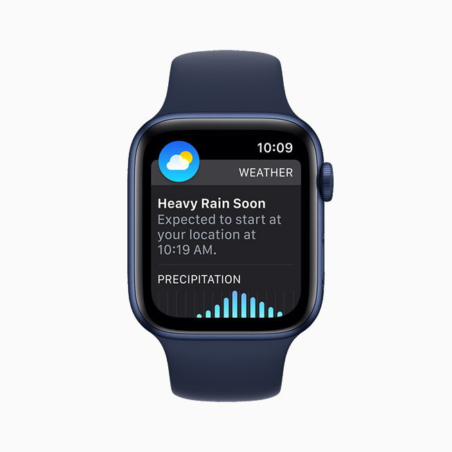 Apple Watch Series 6 ekranında Hava Durumu uygulamasından gelen Bir Saat Sonra Yağış uyarısı gösteriliyor.