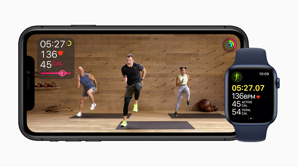 iPhone 11 Pro’da Apple Fitness+ stüdyo sınıfı görüntüleniyor. 