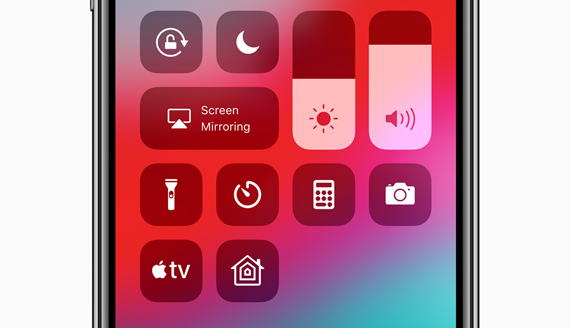 Yeni Apple TV Denetim Merkezi mini uygulamasını gösteren Apple iPhone X ekranı