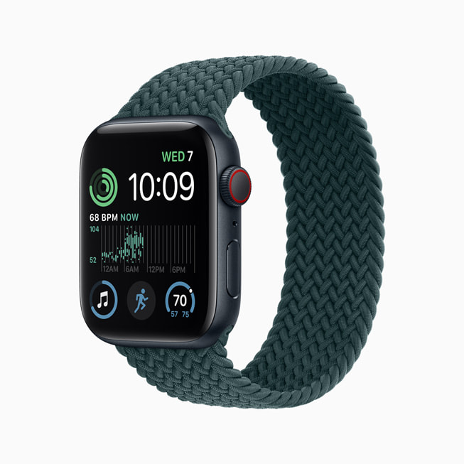 새로운 Apple Watch SE 알루미늄 케이스 미드나이트 모델.