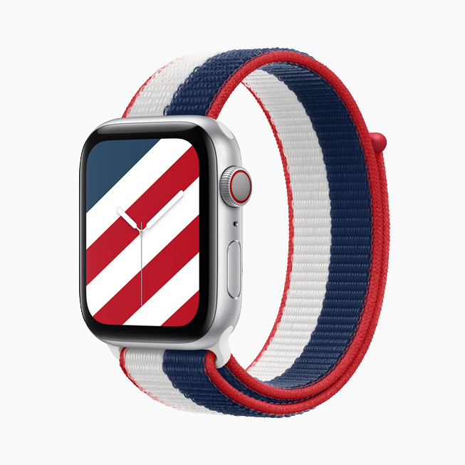 Apple Watch Series 6와 미국 인터내셔널 컬렉션 스포츠 루프, 그리고 밴드에 어울리는 스트라이프 시계 페이스.