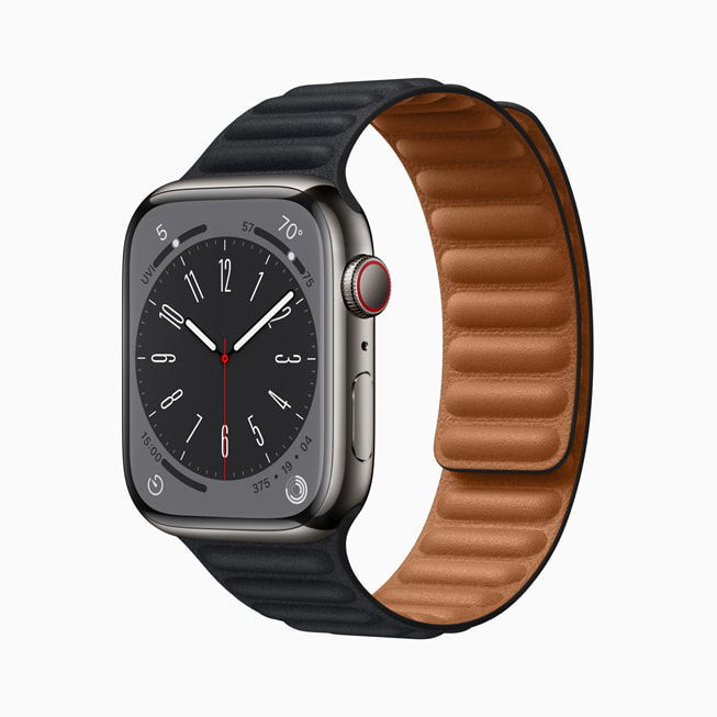 새로운 Apple Watch Series 8 스테인리스 스틸 케이스 그래파이트 모델.