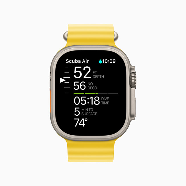 Oceanic+アプリケーションのスキューバエア画面が表示されているApple Watch Ultra。