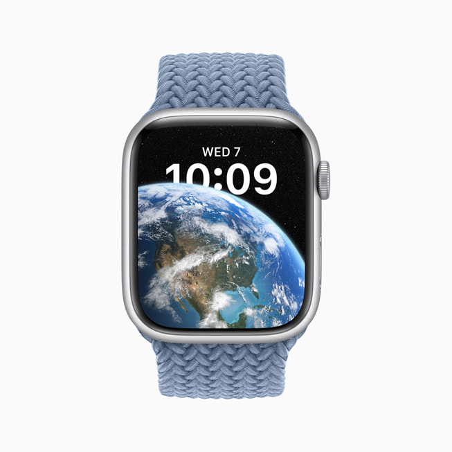 Apple Watch Series 8’de Astnoromi kadranı gösteriliyor.
